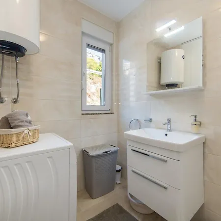Apartment Antonela Apartment Makarska